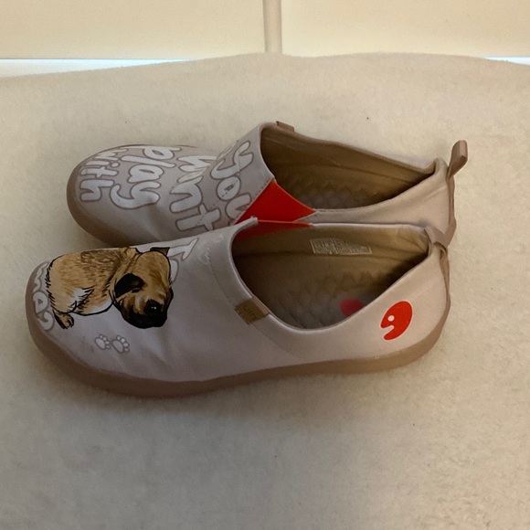 UIN Women's Tan and Red Pug Graphic Moccasins - Picture 4 of 7